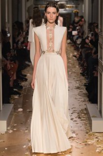 Valentino-Spring-2016-Haute-Couture-Runway54.jpg