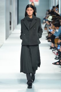 uniq_2016aw_runway_024.jpg