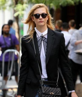 Karlie+Kloss+Shops+In+NYC+wiqlFxXE7iSx.jpg