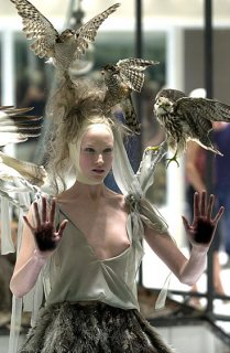 alexander-mcqueen-primavera-2001.jpg