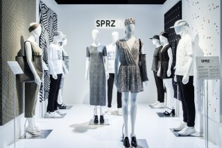 uniqlomomaph_08.jpg