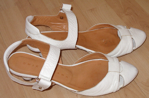 whiteshoessmall.jpg