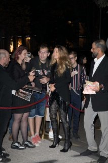 Blake-Lively-in-Black_-Out-in-Paris--02-662x993.jpg