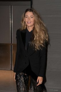 Blake-Lively-in-Black_-Out-in-Paris--04-662x993.jpg