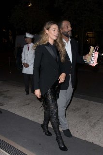 Blake-Lively-in-Black_-Out-in-Paris--07-662x993.jpg