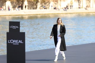 Le+Defile+L+Oreal+Paris+Runway+Paris+Fashion+lfyHhAMAIXNl.jpg