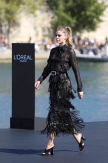 Le+Defile+L+Oreal+Paris+Runway+Paris+Fashion+losrK0puxCTl.jpg