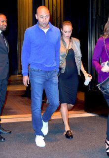 derek-jeter-hannah-davis.jpg.5da17aec28769b890226882d146ca820.jpg