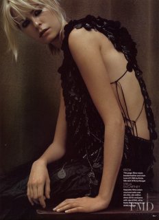 elle2.jpg.c8412bedd16fb3c8c499cf236377c8a6.jpg