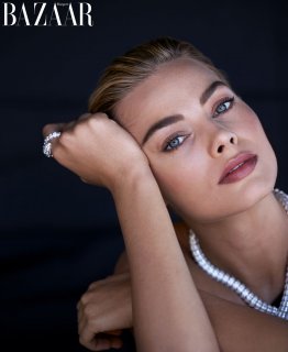 hbz-december-2018-margot-robbie-10-1541702534.jpg