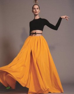 Karolina-Kurkova-Paule-Ka-SS19-08-620x786.jpg.66b3f00745b563e8ad197f7af699421e.jpg