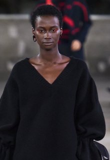 valentino pre-fall 2019 13.jpg