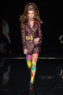 Luna Bijl  Versace Pre Fall 2019 Collection.jpg