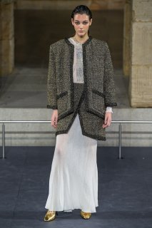 Vittoria Ceretti Chanel Pre Fall 2019.jpg