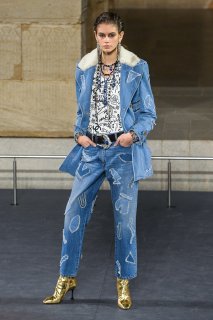 Kaia Gerber Chanel Pre Fall 2019.jpg