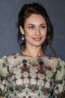 olga-kurylenko-l-empereur-de-paris-premiere-in-paris-6.jpg