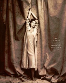 Watson_Vogue_Italia_February_1989_02.jpg