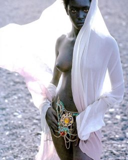 Ritts_Vogue_Italia_February_1989_03.jpg