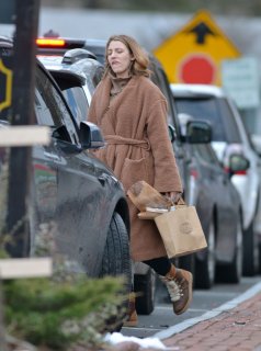 blake-lively-out-shopping-in-new-york-12-26-2018-2.jpg