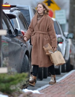 blake-lively-out-shopping-in-new-york-12-26-2018-4.jpg