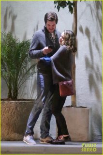 rachel-mcadams-jamie-linden-hug-rare-photos-04.jpg