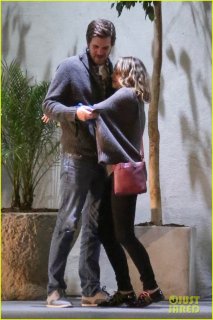 rachel-mcadams-jamie-linden-hug-rare-photos-08.jpg