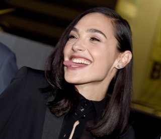 Gal+Gadot+Premiere+TNT+Night+Arrivals+_DEw5b1JrtEl.jpg