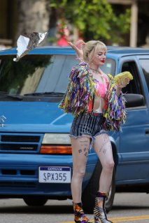 margot-robbie-filming-birds-of-prey-in-la-feb-2-2019-3.jpg