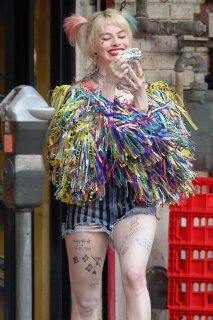 margot-robbie-filming-birds-of-prey-in-la-feb-2-2019-7.jpg