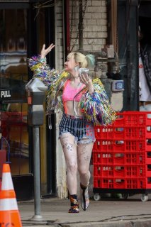 margot-robbie-filming-birds-of-prey-in-la-feb-2-2019-9.jpg