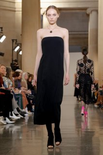 Fran Summers Victoria Beckham Fall 2019 RTW NYFW 1.jpg Fran Summers Victoria Beckham Fall 2019 RTW NYFW 1.jpg