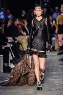 Grace Elizabeth Burberry Prorsum Spring  Fall 2019 RTW LFW 1.jpg