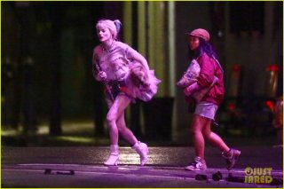 margot-robbie-films-birds-of-prey-with-ella-jay-basco-04.jpg