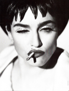 MC_Ritts_Vogue_Italia_June_1990_05.png