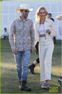 kate-bosworth-michael-polish-hold-hands-at-coachella-05.jpg