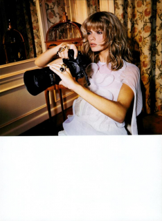 Hiett_Vogue_Italia_October_2003_13.png