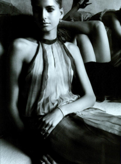 Munro_Vogue_Italia_October_2003_01.png