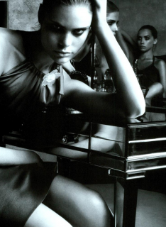 Munro_Vogue_Italia_October_2003_04.png