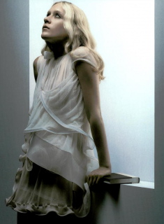 Sorrenti_Vogue_Italia_October_2003_07.png