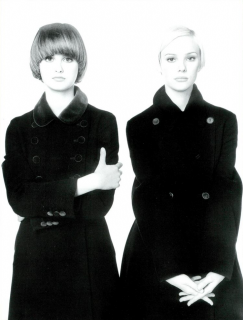 Meisel_Alberta_Ferretti_Fall_Winter_94_95_09.png