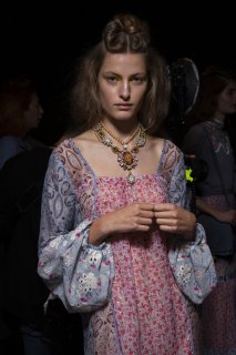 Anna+Sui+Spring+2020+Backstage+BkkuD2wo0yyx.jpg