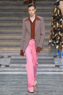 Lea Julian Victoria Beckham Spring 2020 RTW LFW 1.jpg