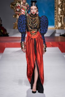 Lea Julian  Moschino Spring 2020 RTW MFW 1.jpg