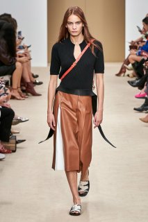 Nina Marker Tod´s Spring 2020 RTW MFW 1.jpg