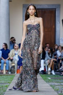 Yasmin Wijnaldum Etro Spring 2020 RTW MFW 2.jpg