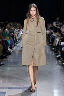 Louise Robert Rochas Spring 2020 RTW PFW 1.jpg