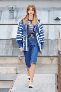 Lauren de Graaf Chanel Spring 2020 RTW PFW 2.jpg