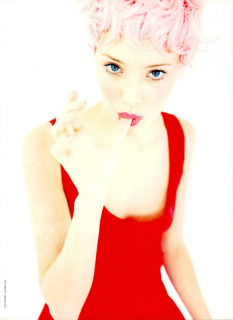 Colours_Saikusa_Vogue_Italia_March_1994_06.png