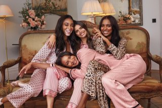 Victorias-Secret-Holiday-2019-Campaign37.jpg