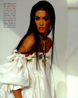 Chin_Vogue_Italia_March_1991_01.png